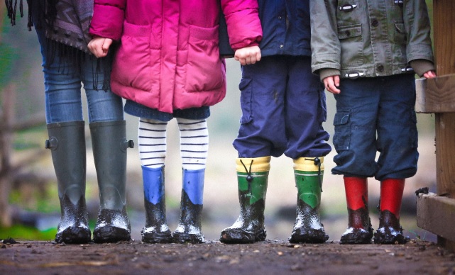 kinderen hand in hand lezen inclusiviteit